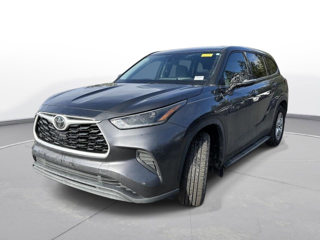 Used 2021 Toyota Highlander L FWD image 2