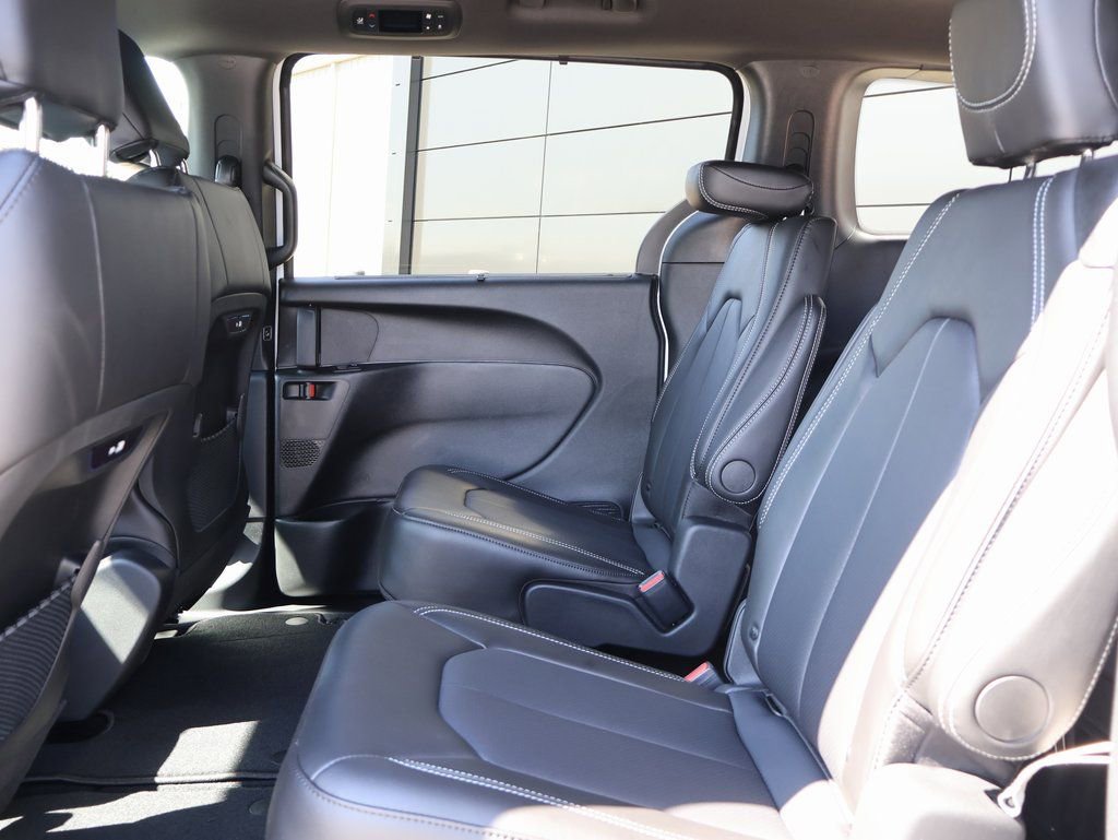 New 2026 Chrysler Pacifica Select image 17