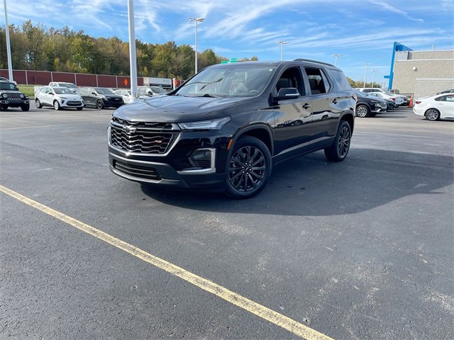 Used 2023 Chevrolet Traverse RS