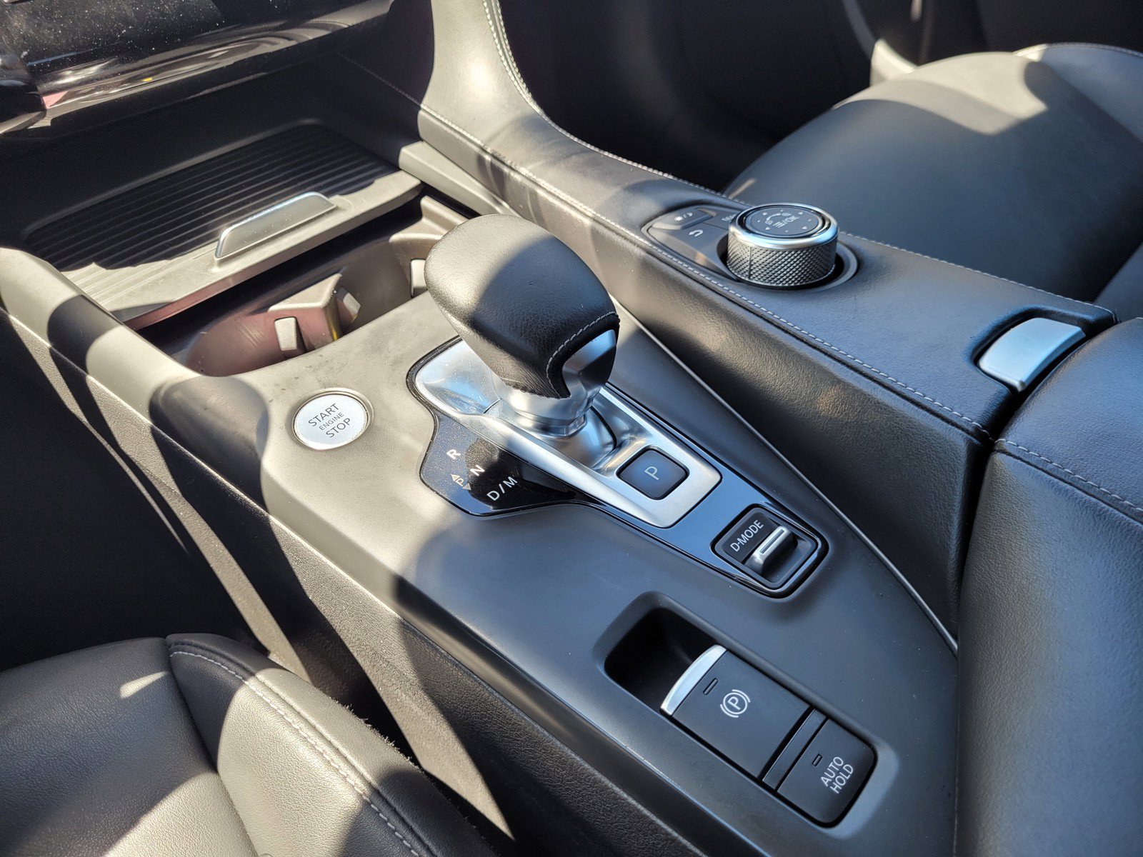 Used 2020 INFINITI QX50 Luxe w/ Navigation Package FWD image 17