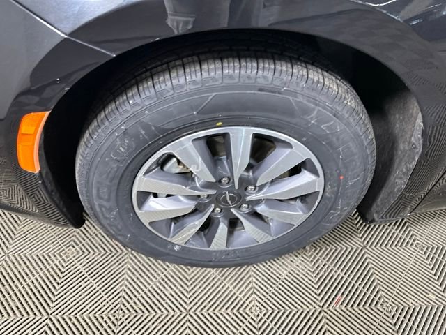 Used 2023 Chrysler Pacifica Touring-L image 10