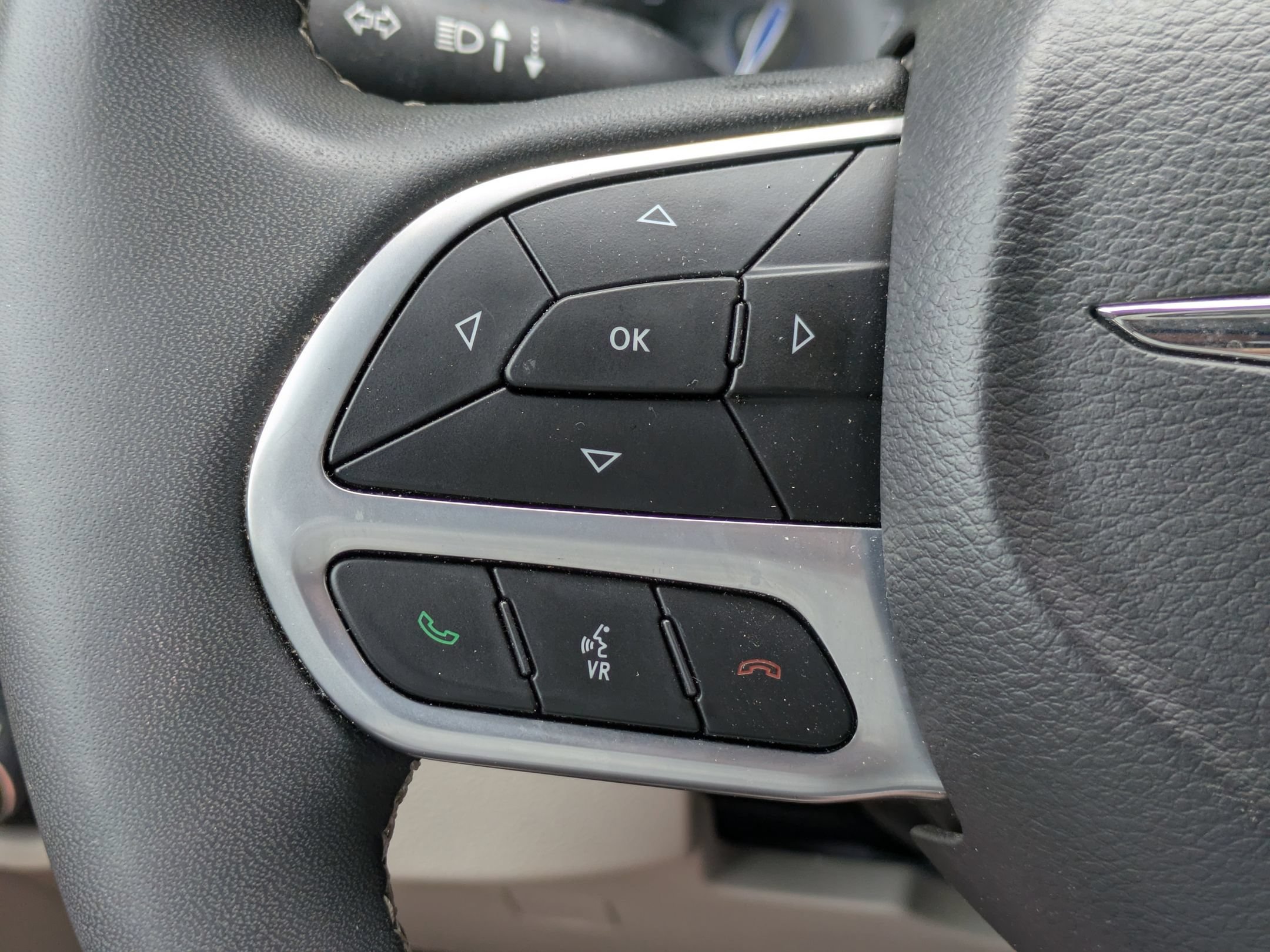 Used 2024 Chrysler Pacifica Touring-L FWD image 15