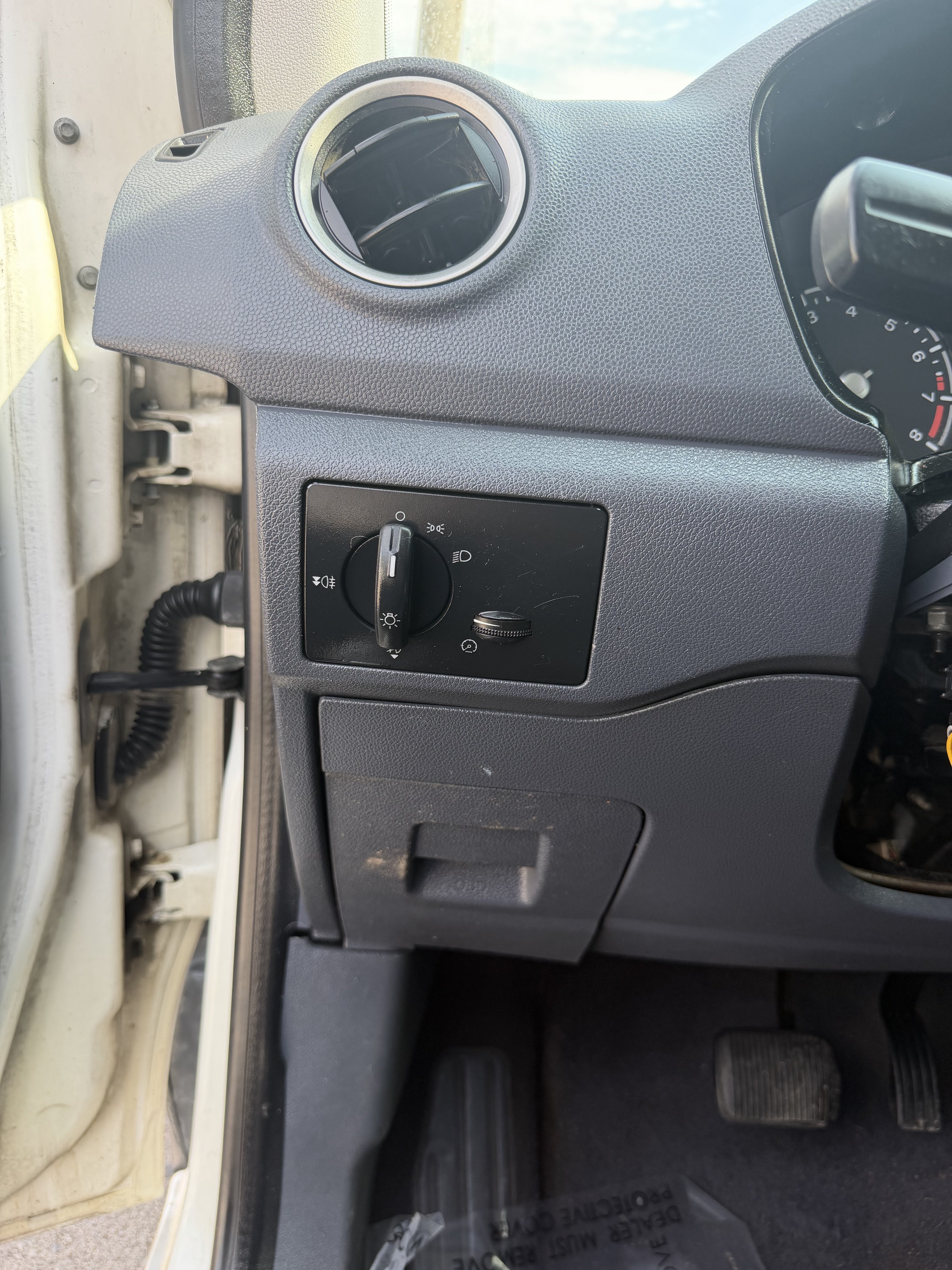 Used 2011 Ford Transit Connect XLT FWD image 21