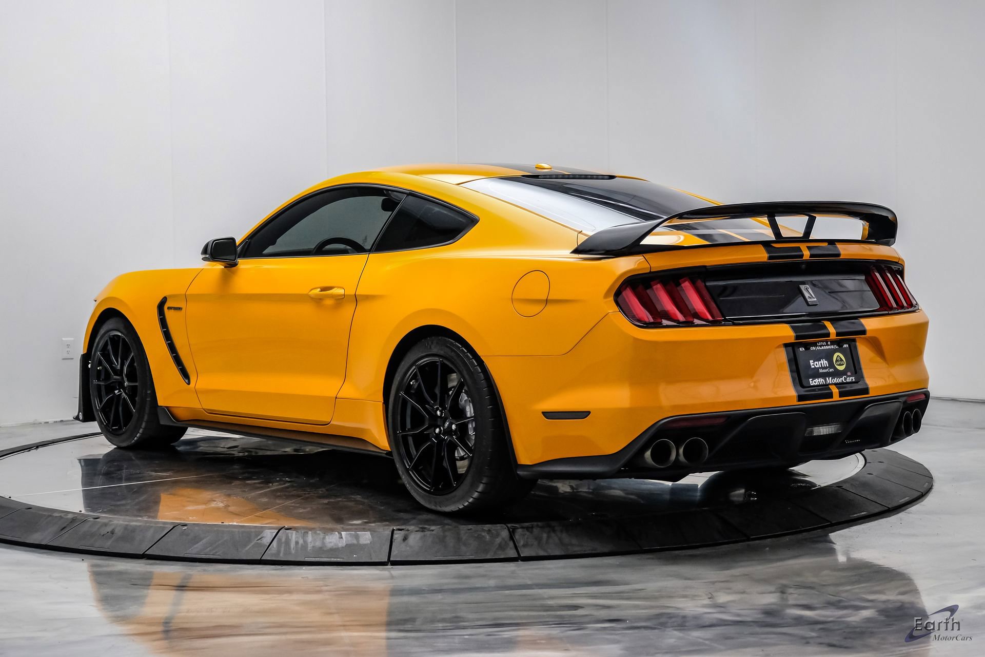 Used 2019 Ford Mustang Shelby GT350 w/ Technology Package RWD image 10