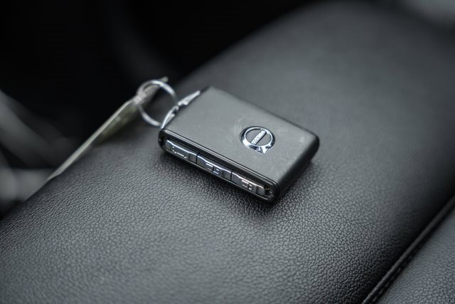 Used 2024 Volvo XC40 B5 Plus w/ Protection Package Premier image 43