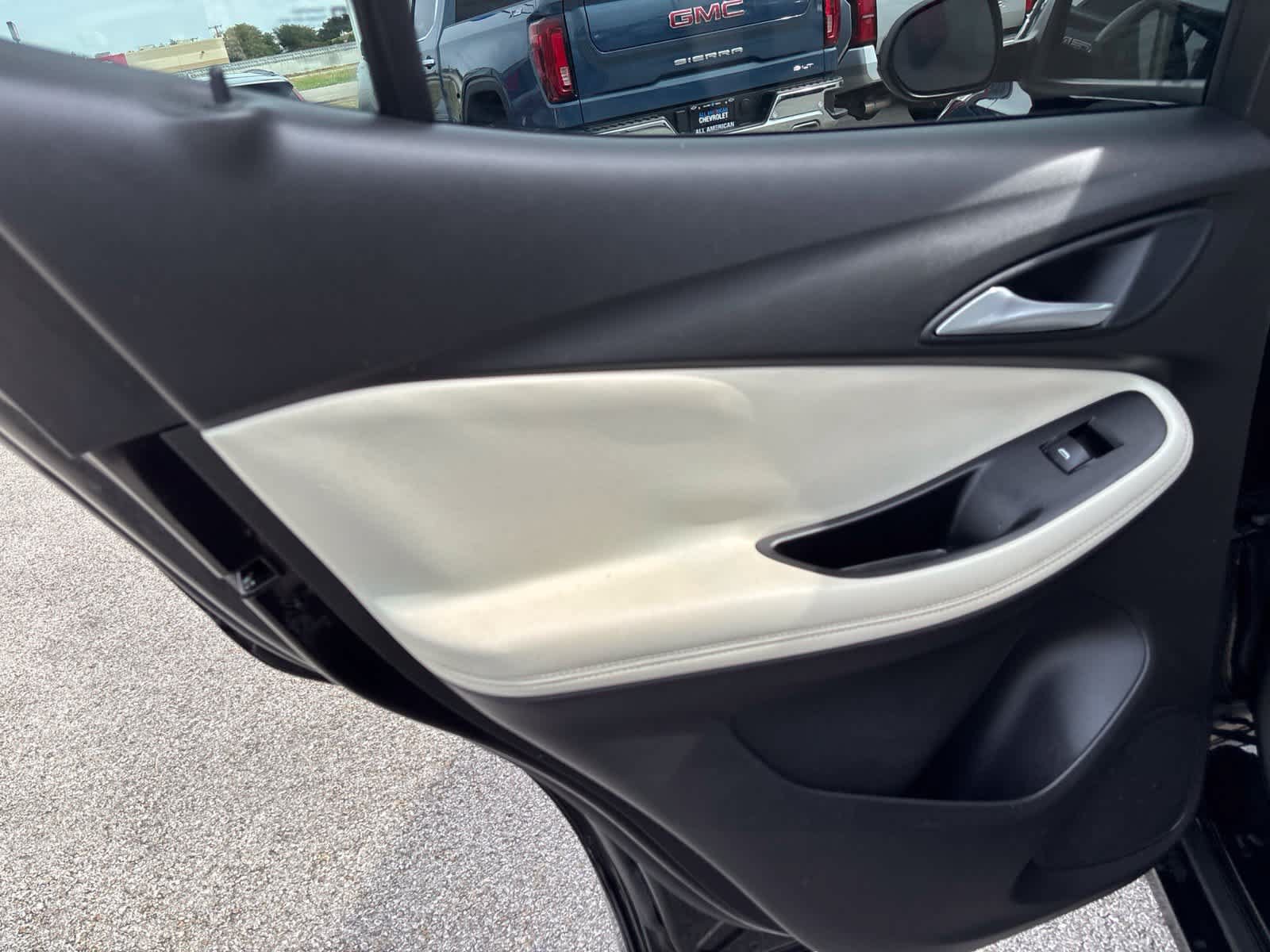 Used 2021 Buick Encore GX Preferred w/ Sport Touring Package FWD image 15