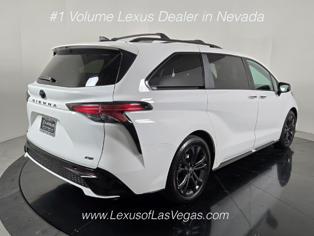 Used 2025 Toyota Sienna XSE w/ XSE Plus Package FWD image 4