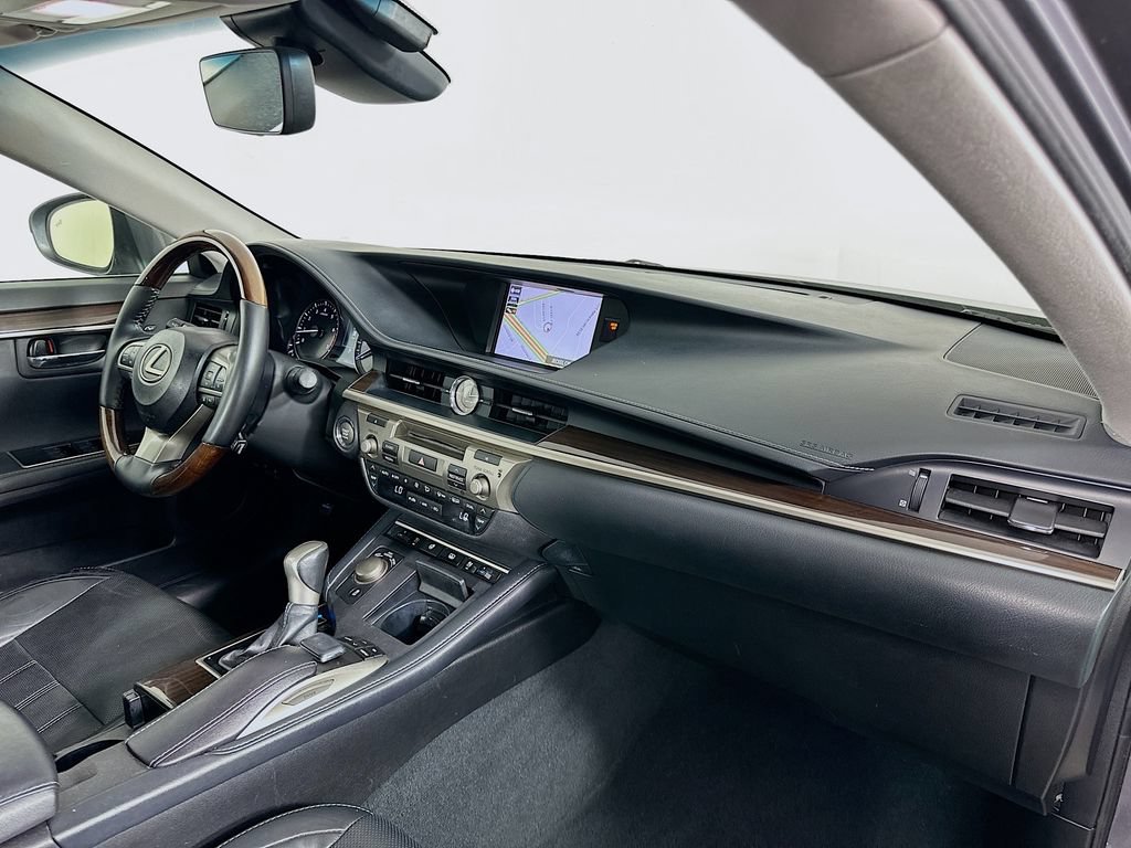 Used 2017 Lexus ES 350 w/ Luxury Package FWD image 30