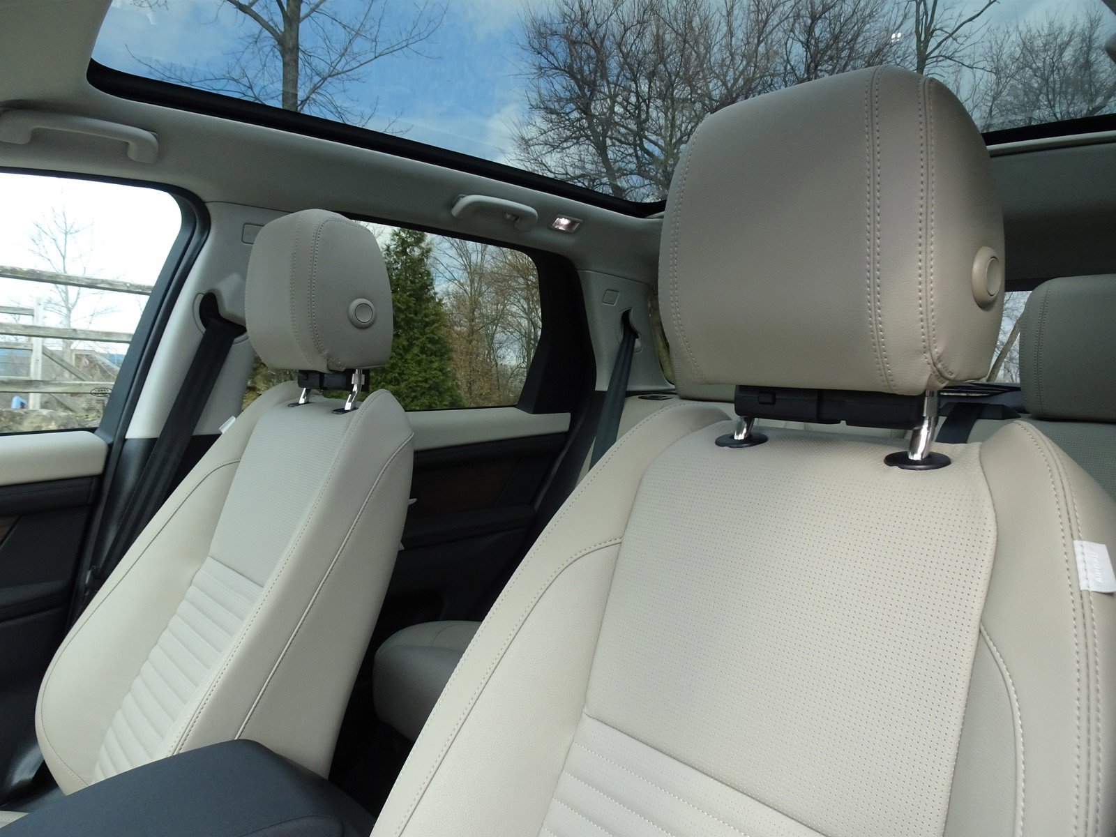 New 2025 Land Rover Discovery Sport S image 17