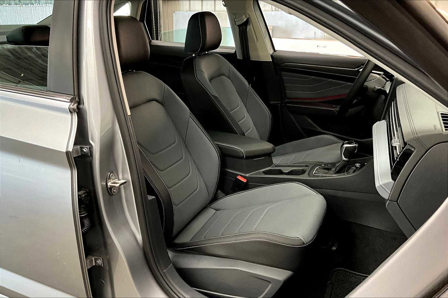 New 2025 Volkswagen Jetta SEL image 28