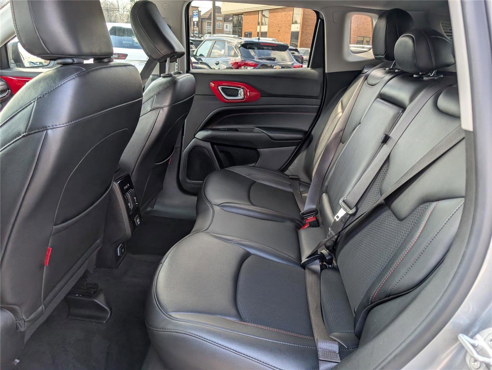 Used 2022 Jeep Compass Trailhawk image 16