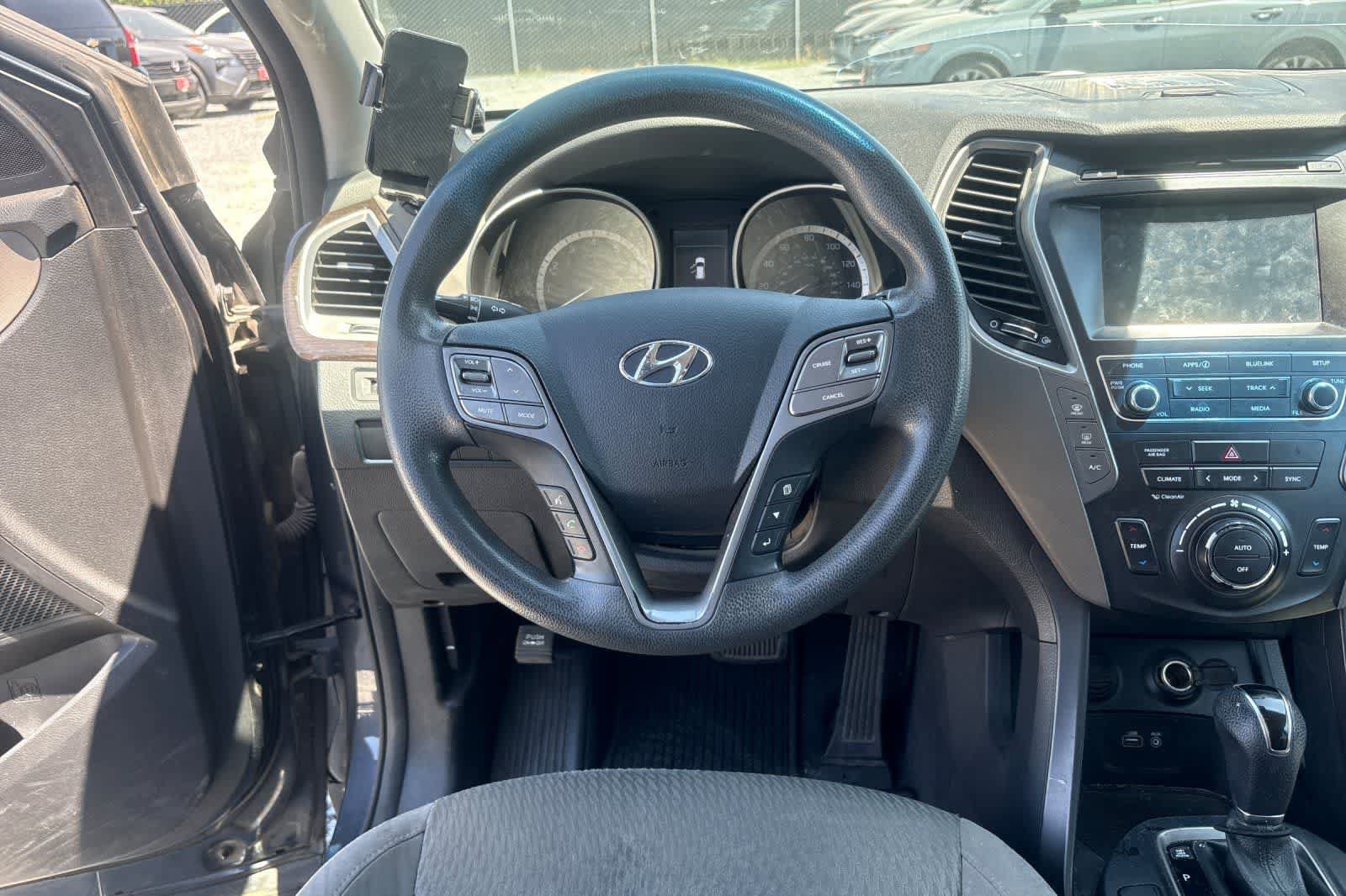 Used 2017 Hyundai Santa Fe SE w/ Cargo Package FWD image 16