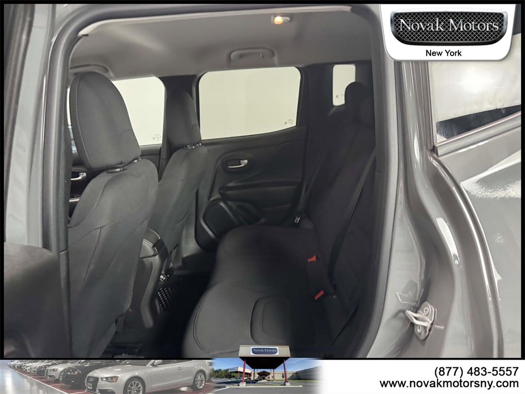 Used 2022 Jeep Renegade Latitude image 11