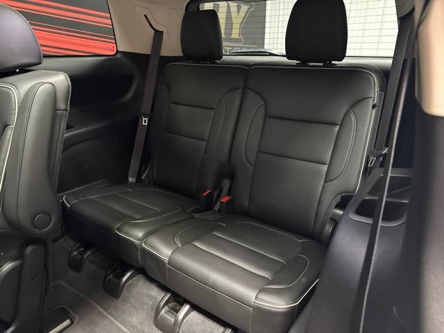 Used 2021 GMC Acadia Denali w/ Denali Technology Package FWD image 15