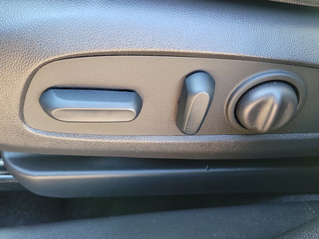 Used 2023 Buick Encore GX Essence w/ Experience Buick Package image 18