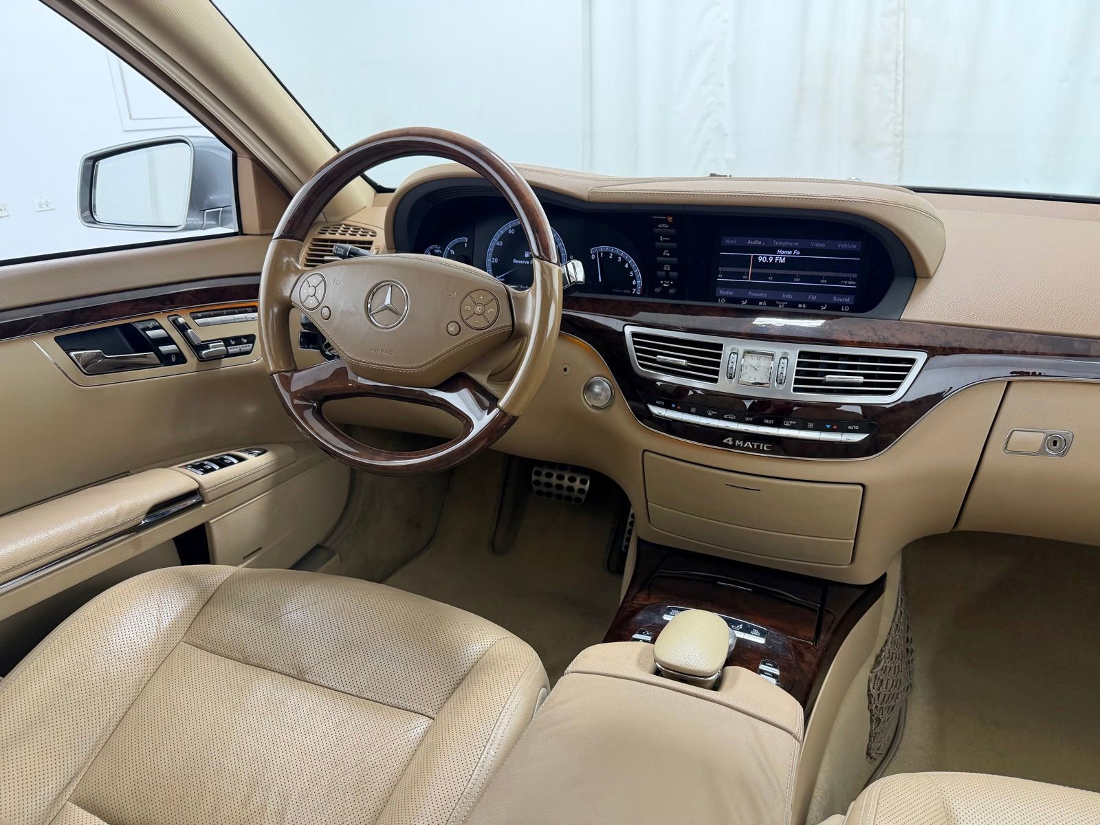 Used 2011 Mercedes-Benz S 550 4MATIC image 11