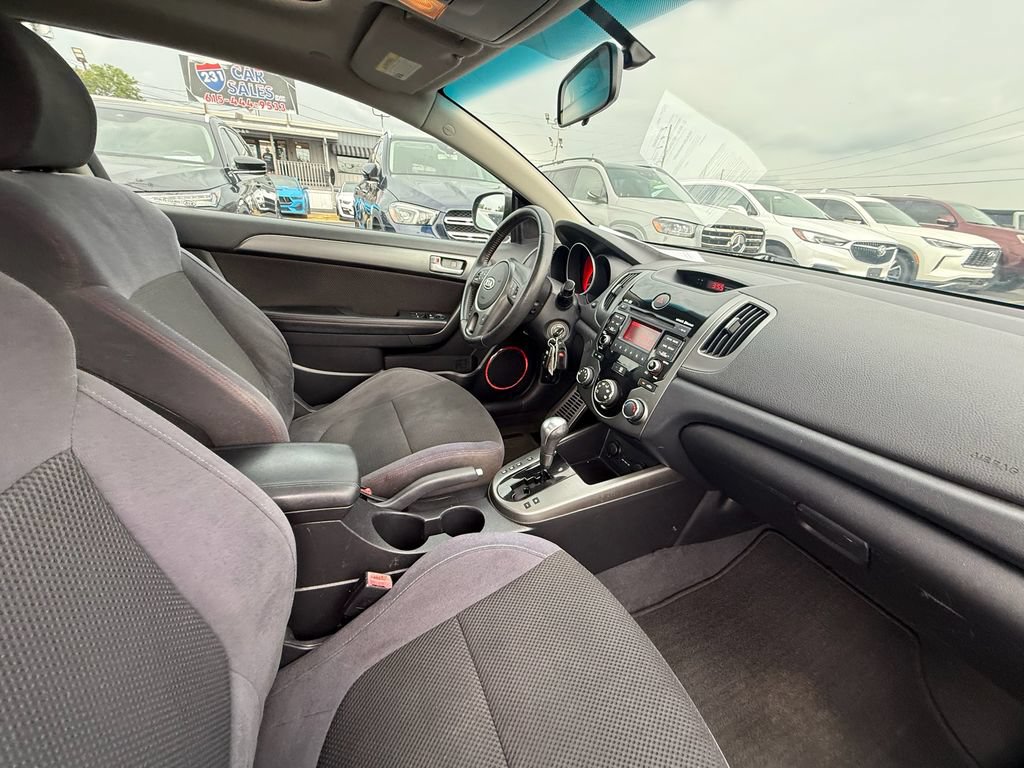 Used 2010 Kia Forte Koup SX FWD image 20