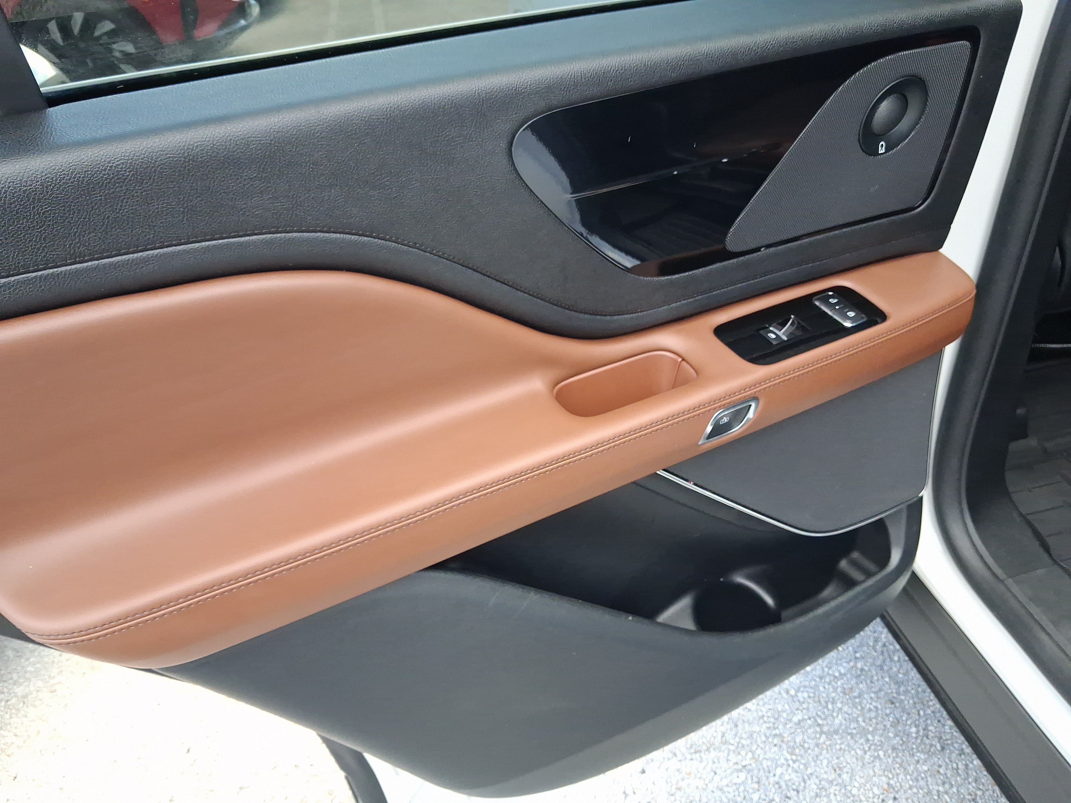 Certified 2023 Lincoln Aviator Reserve RWD image 9