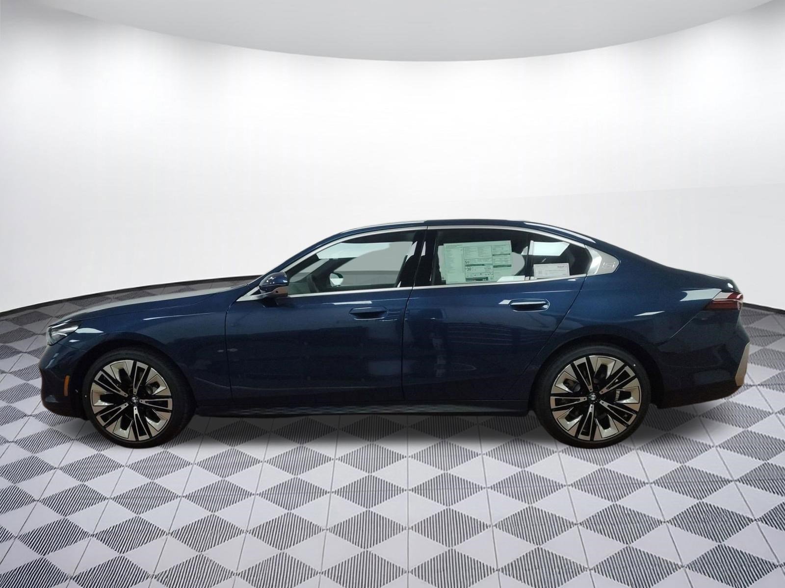 Used 2026 BMW 530i xDrive AWD/4WD image 2