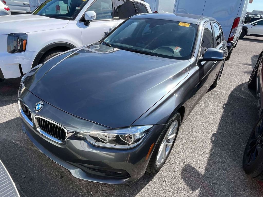 Used 2018 BMW 320i Sedan RWD image 4