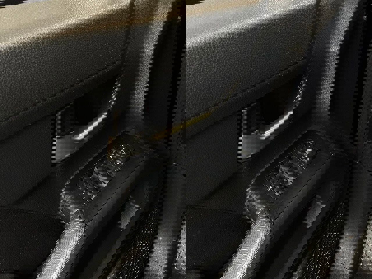 Used 2025 Toyota Tacoma TRD Off-Road AWD/4WD image 19