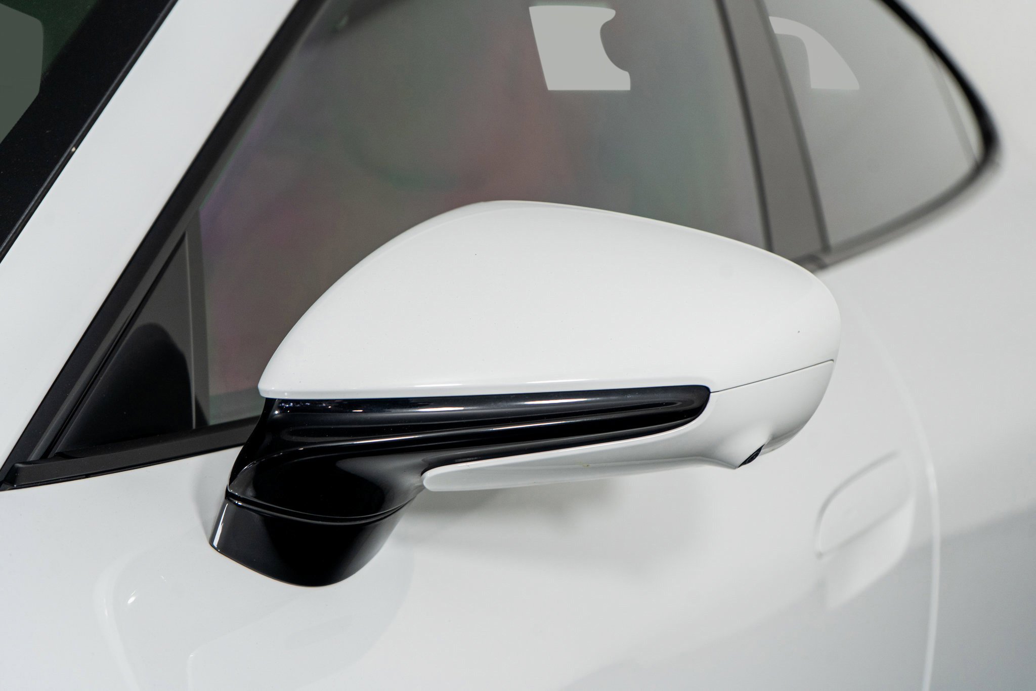 Used 2024 Porsche Taycan Turbo w/ Premium Package image 27