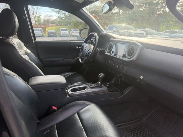 Used 2019 Toyota Tacoma TRD Sport image 7