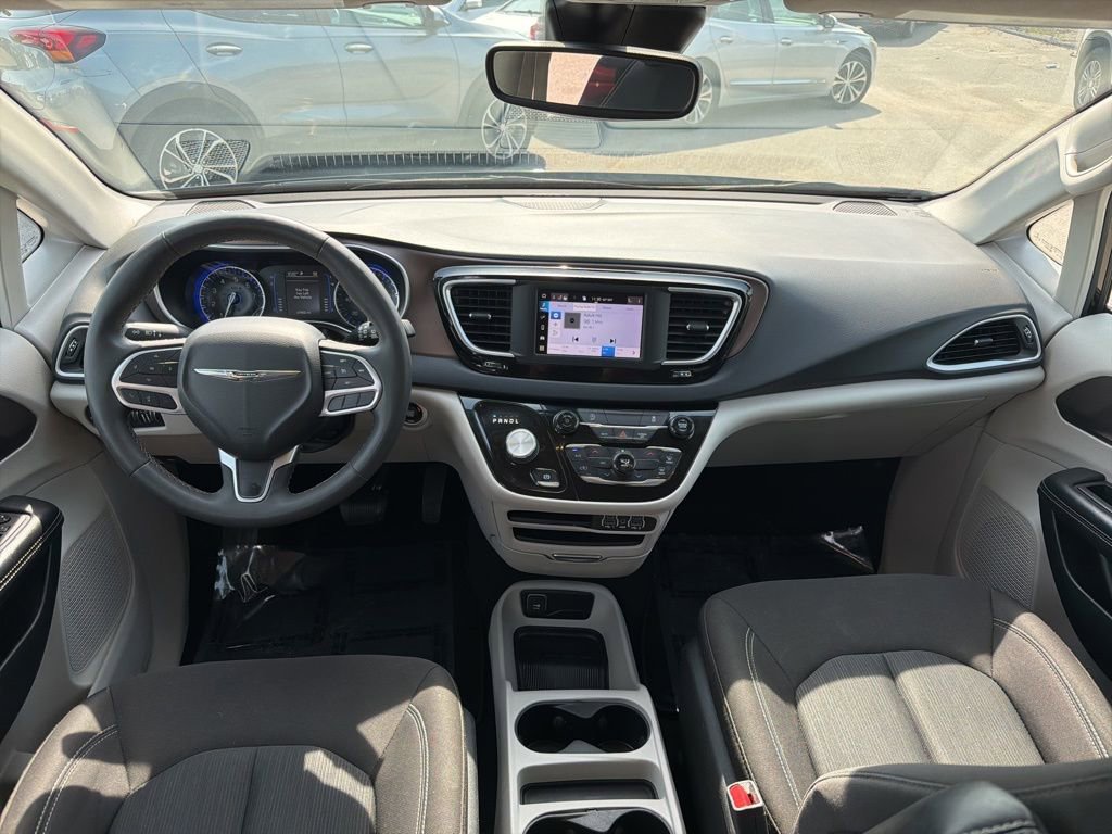 Used 2023 Chrysler Voyager LX image 21