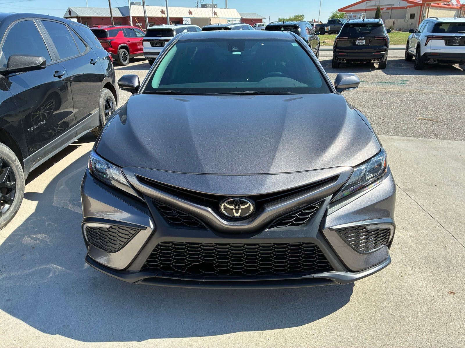 Used 2022 Toyota Camry SE w/ Convenience Package FWD image 11
