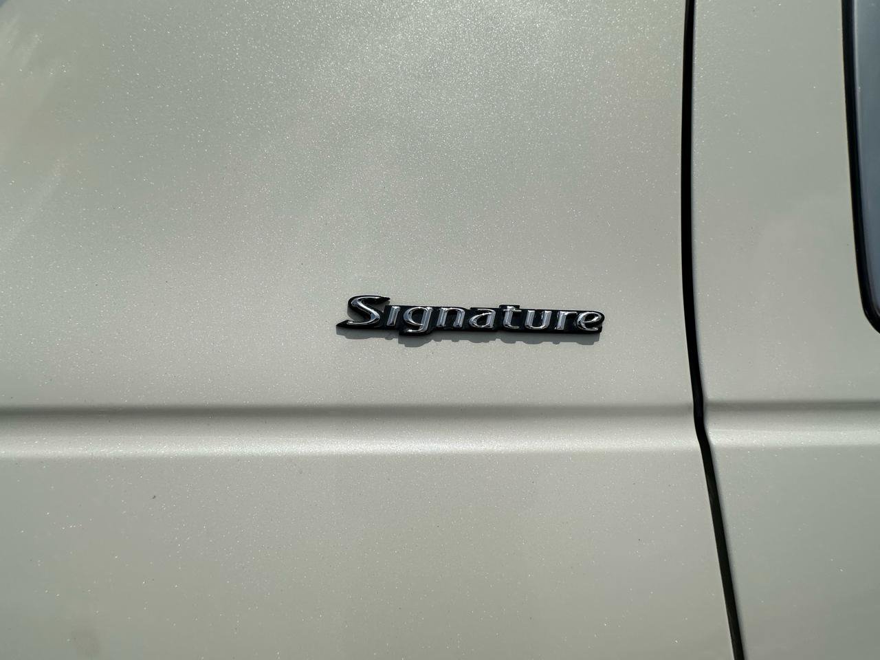 Used 2006 Lincoln Town Car Signature RWD image 15