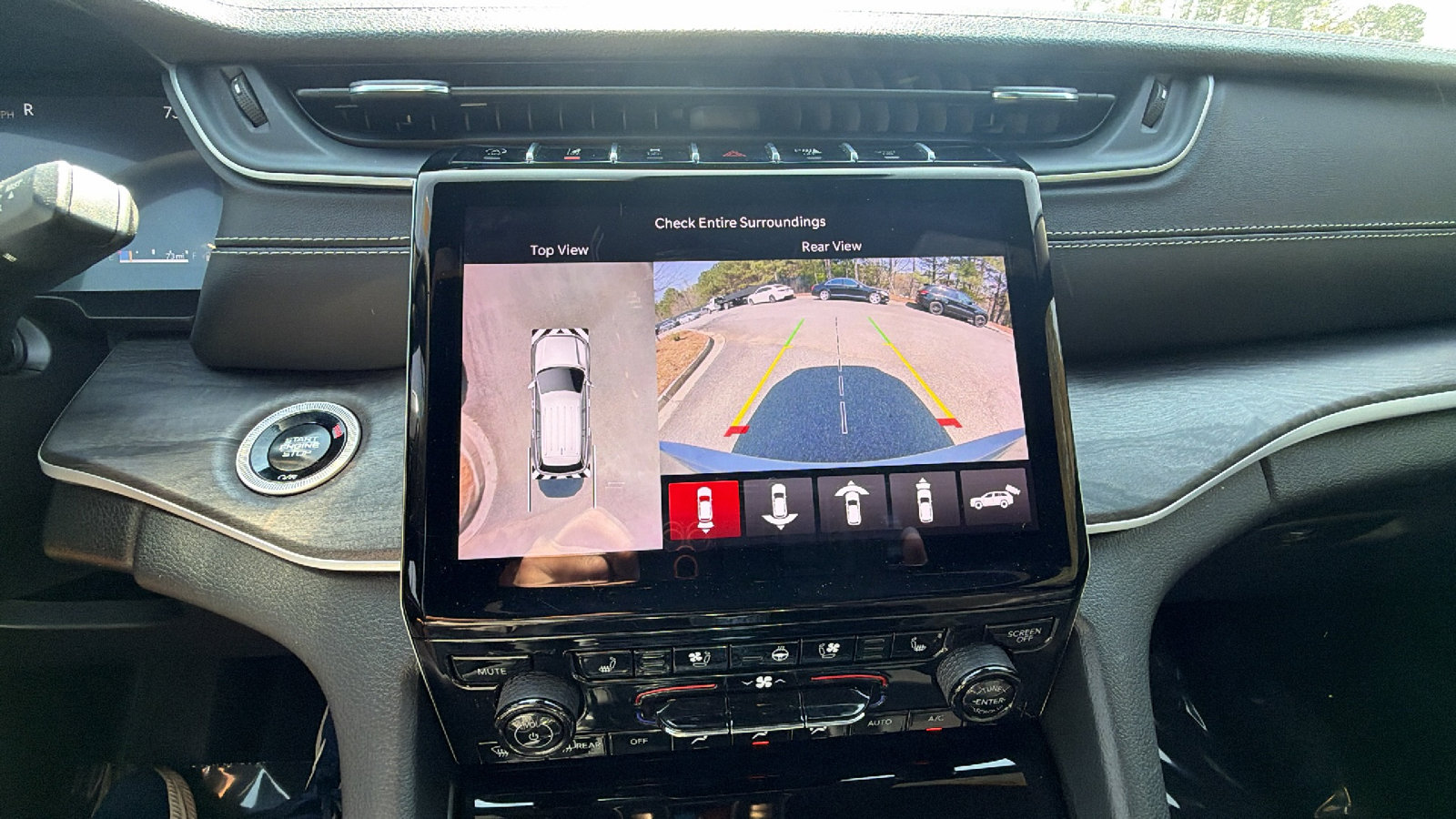 Used 2024 Jeep Grand Cherokee Limited w/ Luxury Tech Group II image 33