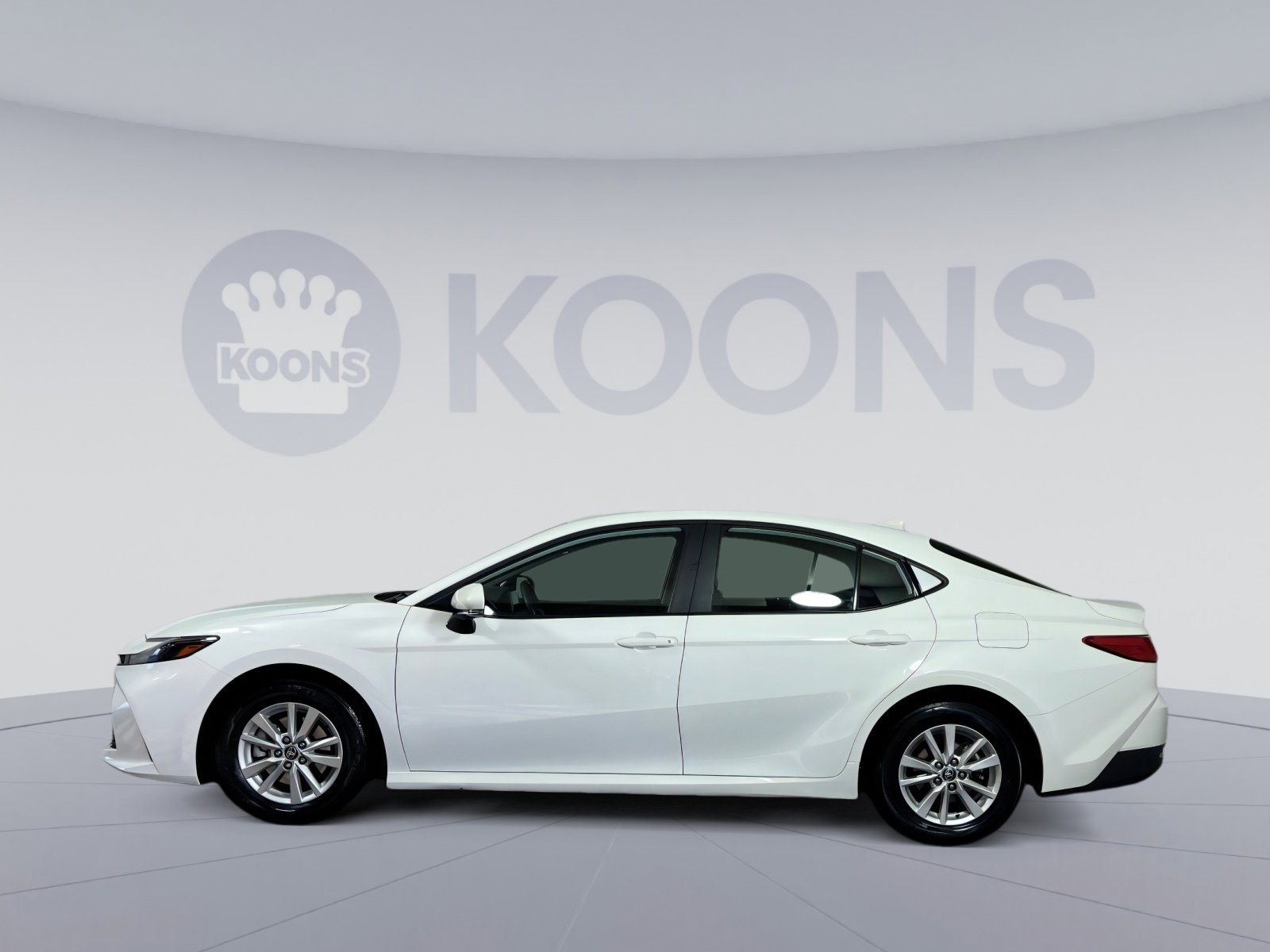 Used 2025 Toyota Camry LE image 2