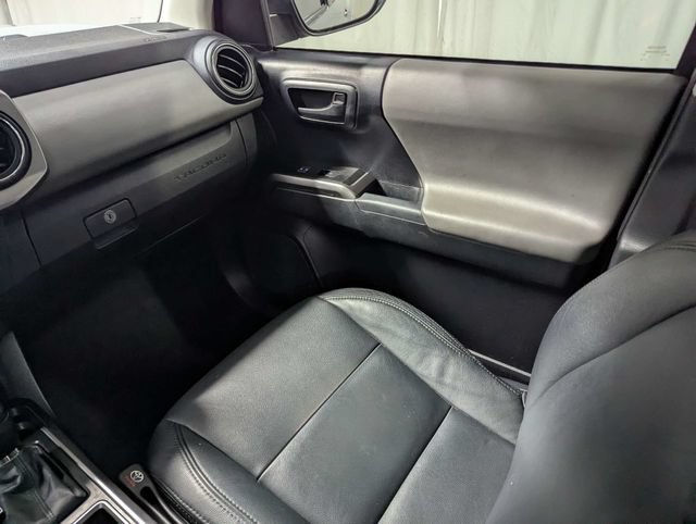 Used 2020 Toyota Tacoma SR5 RWD image 8