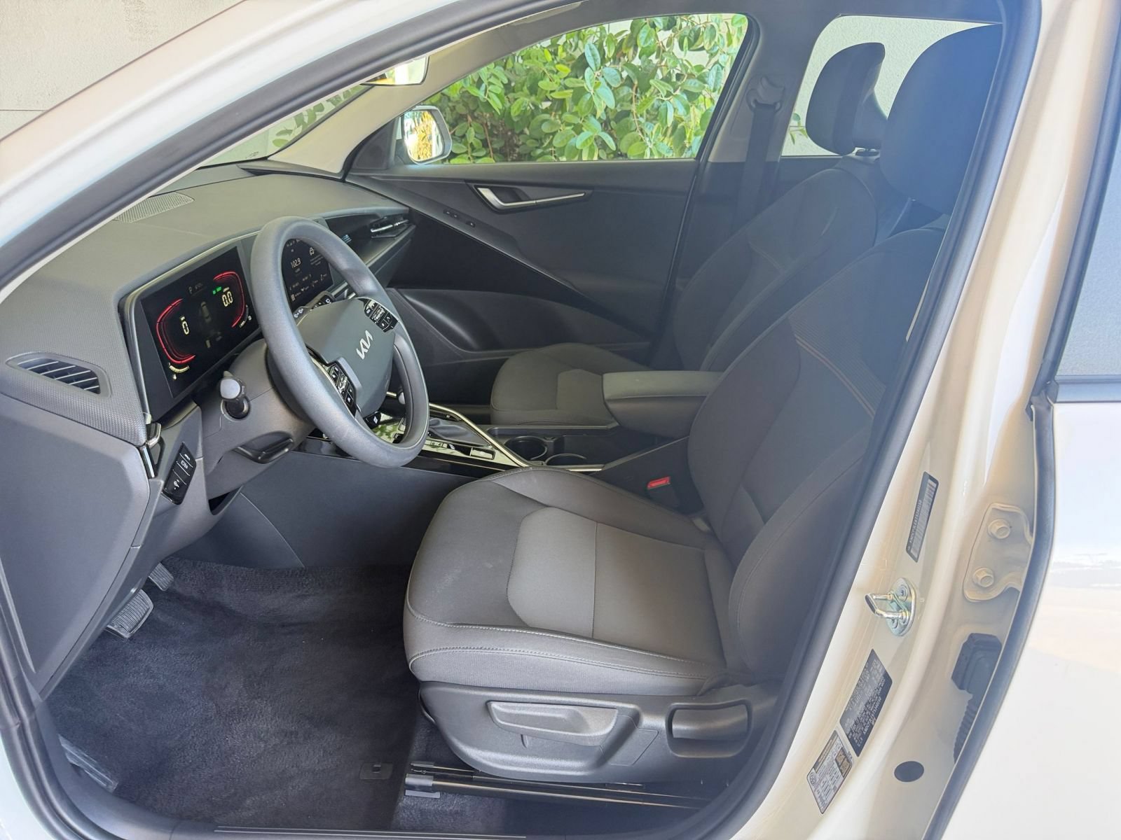 Used 2026 Kia Niro LX FWD image 27