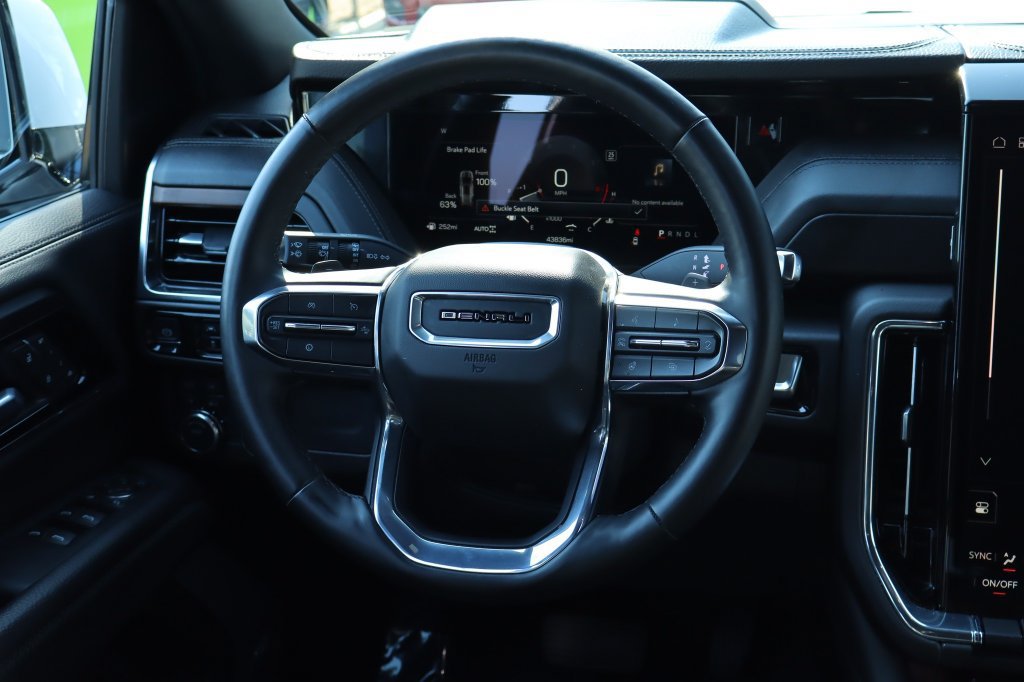 Used 2025 GMC Yukon XL Denali AWD/4WD image 27