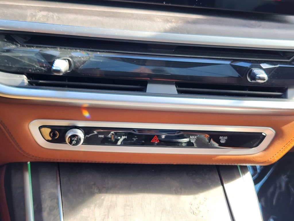 Certified 2025 BMW X7 M60i AWD/4WD image 31