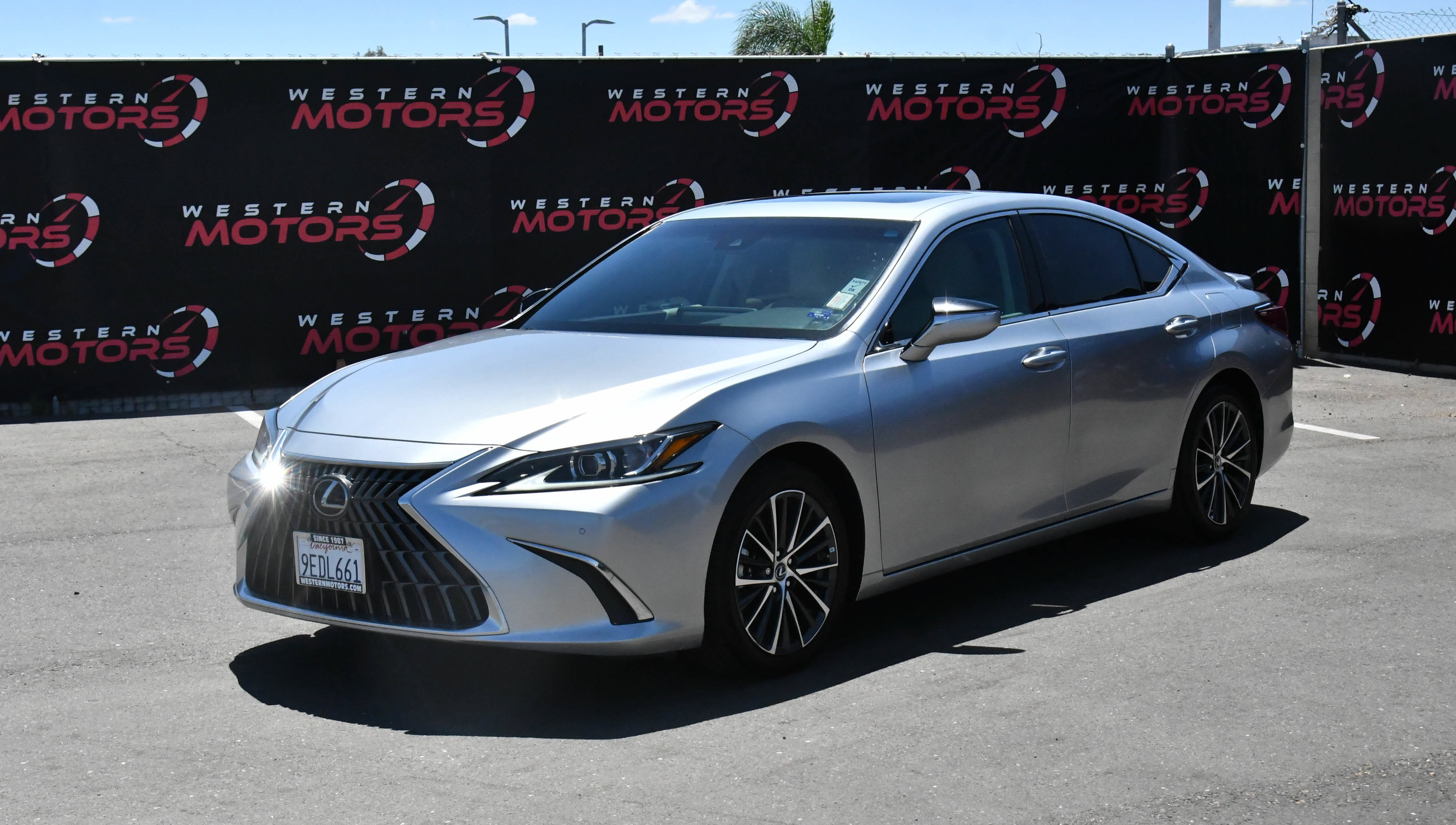 Used 2023 Lexus ES 300h w/ Premium Package FWD image 3