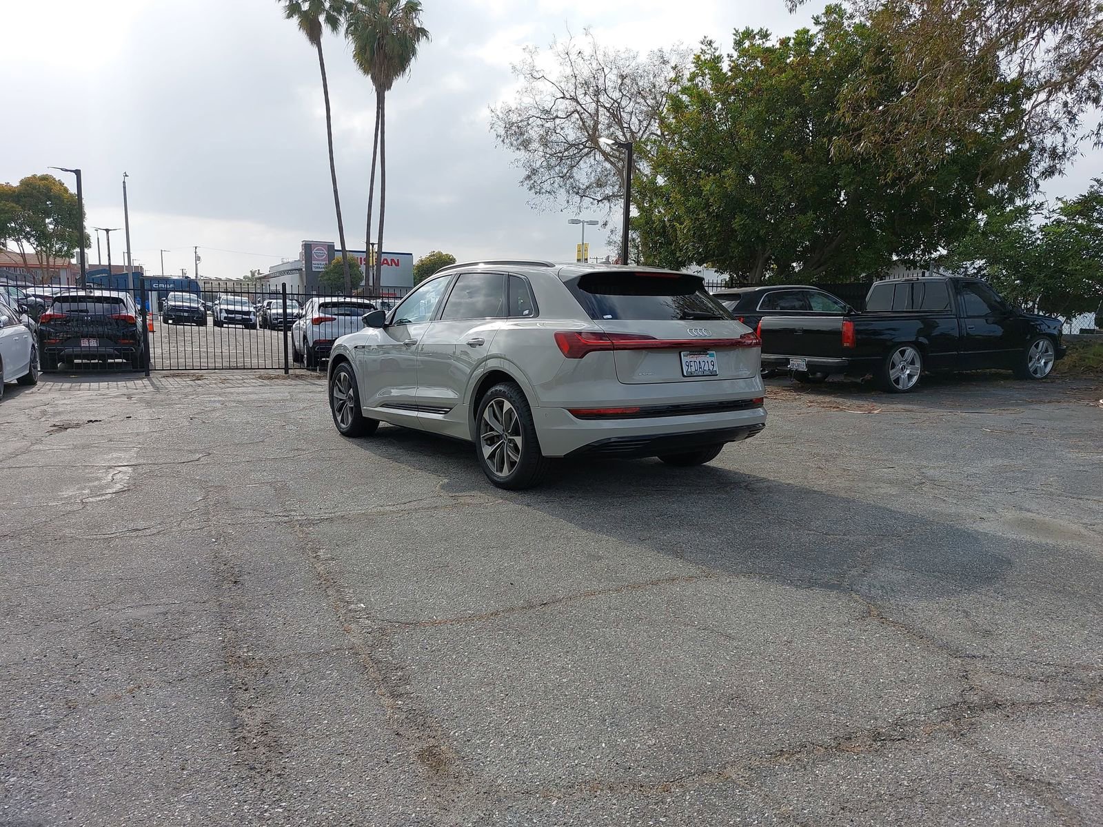 Used 2021 Audi e-tron Premium Plus w/ Premium Plus Package AWD/4WD image 4
