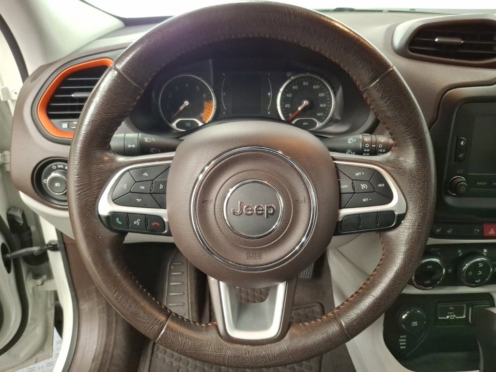 Used 2016 Jeep Renegade Latitude image 18