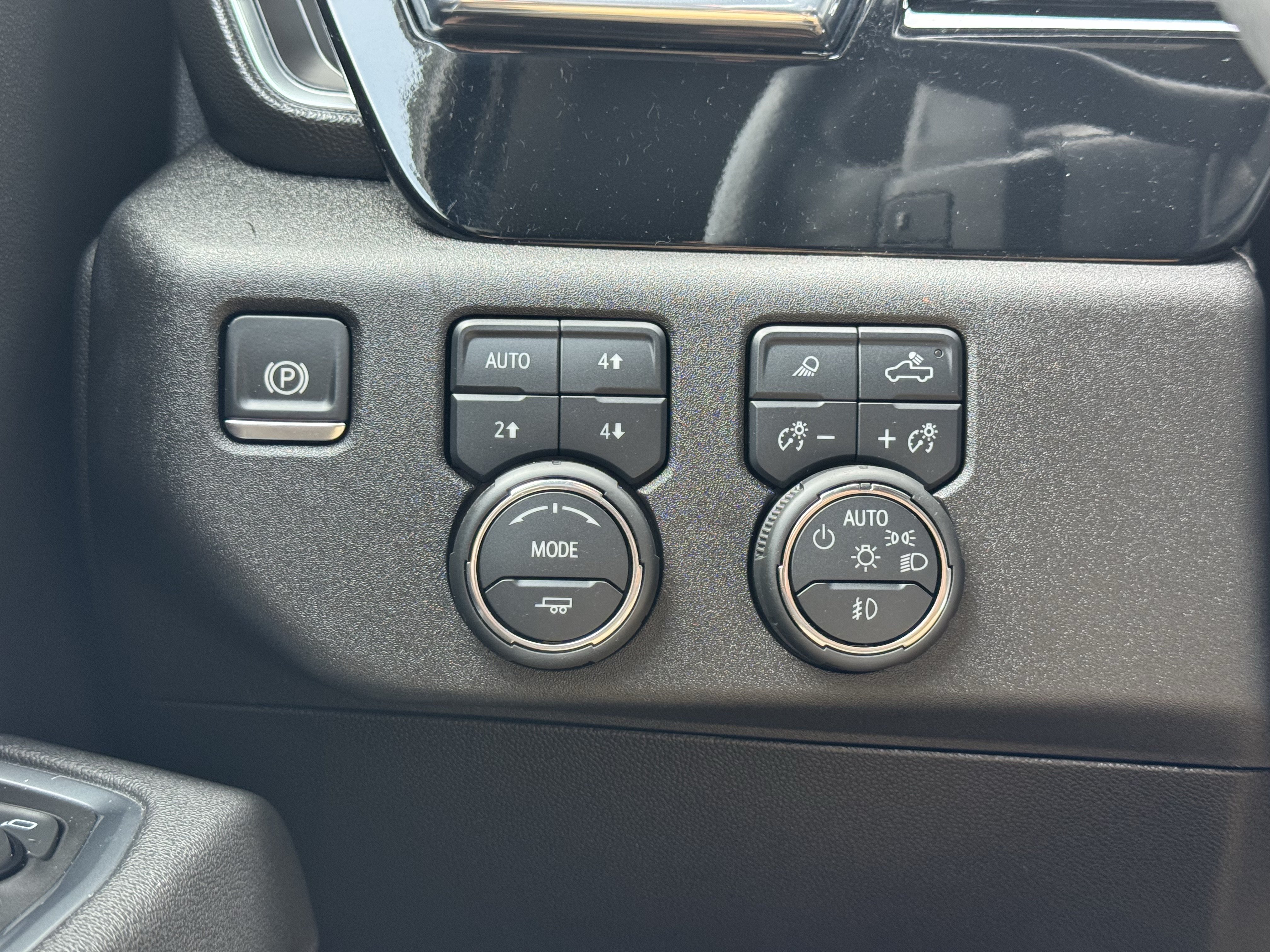 Certified 2025 Chevrolet Silverado 1500 RST AWD/4WD image 33