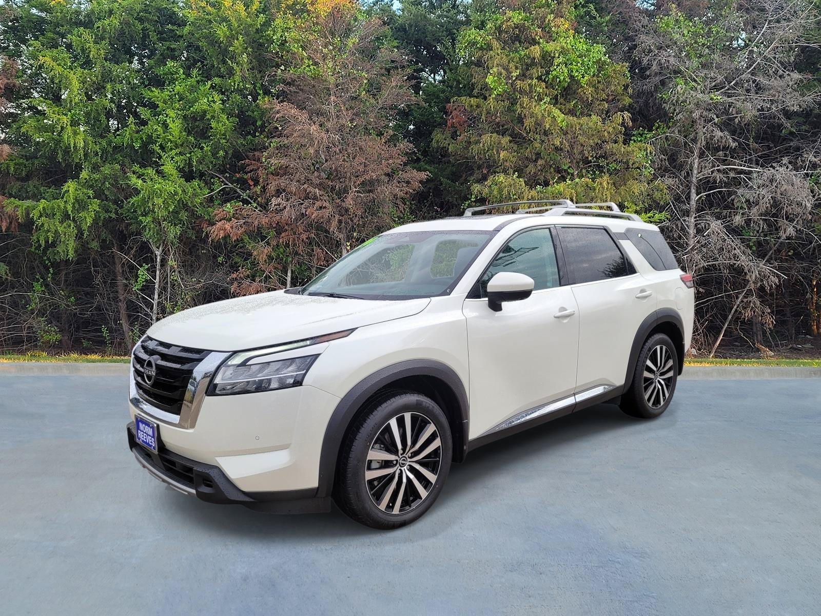 Used 2024 Nissan Pathfinder Platinum FWD image 1