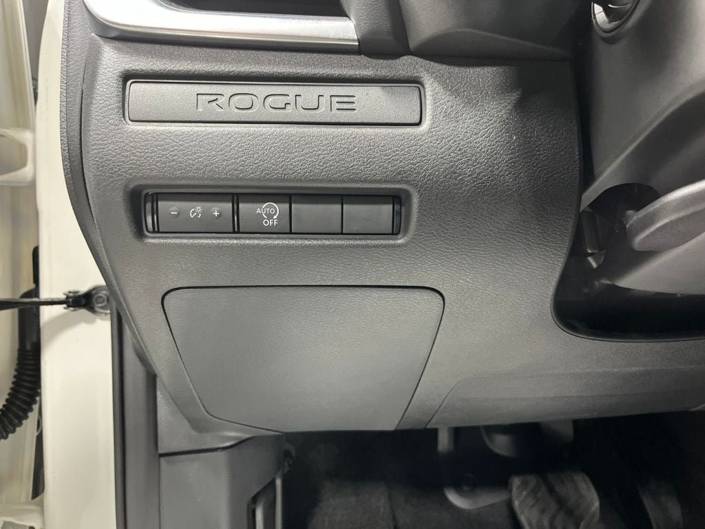 Used 2023 Nissan Rogue S AWD/4WD image 15
