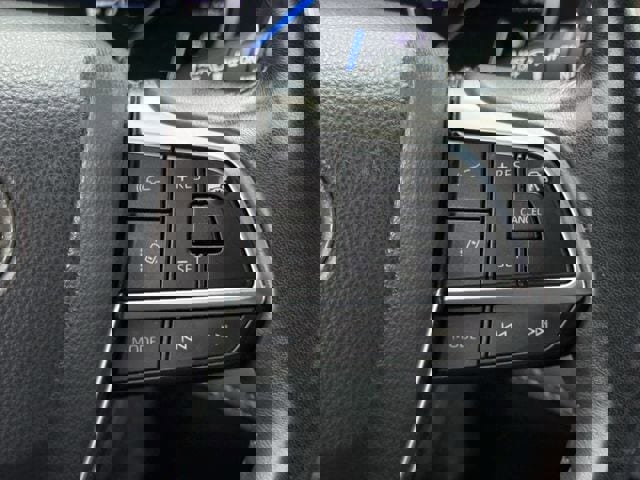 Used 2020 Toyota Highlander XLE AWD/4WD image 16