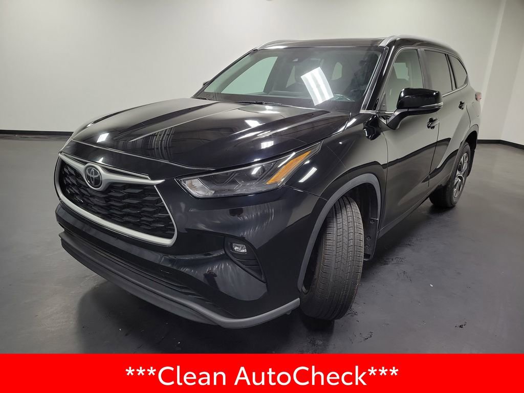 Used 2023 Toyota Highlander XLE AWD/4WD image 4