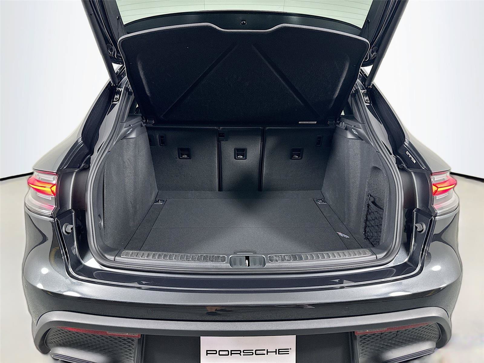Certified 2026 Porsche Macan Turbo AWD/4WD image 37