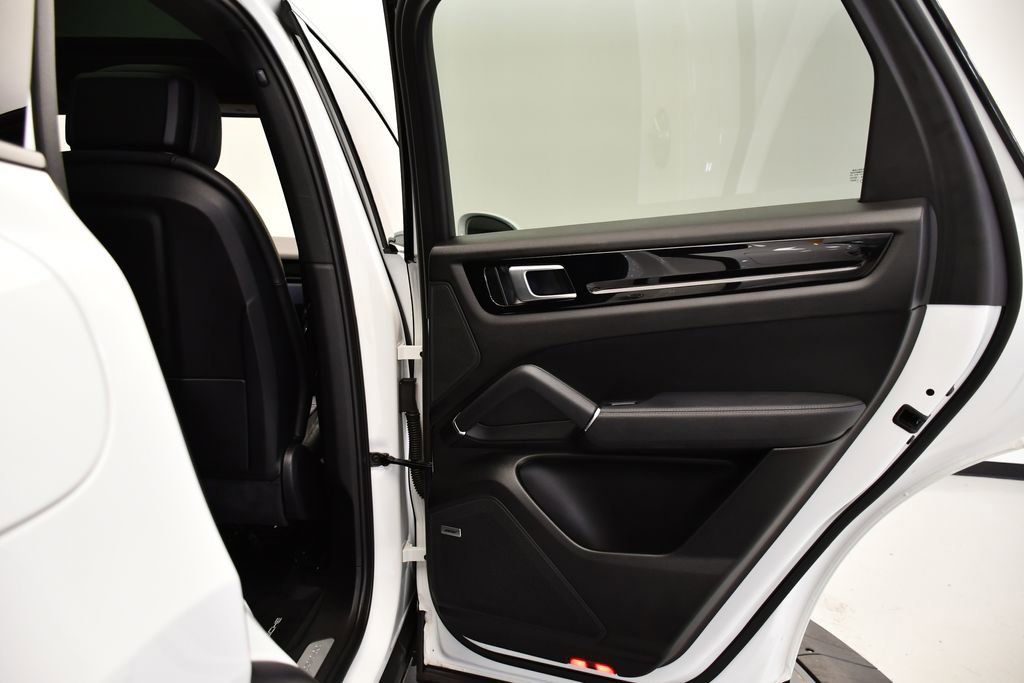 Used 2022 Porsche Cayenne image 52