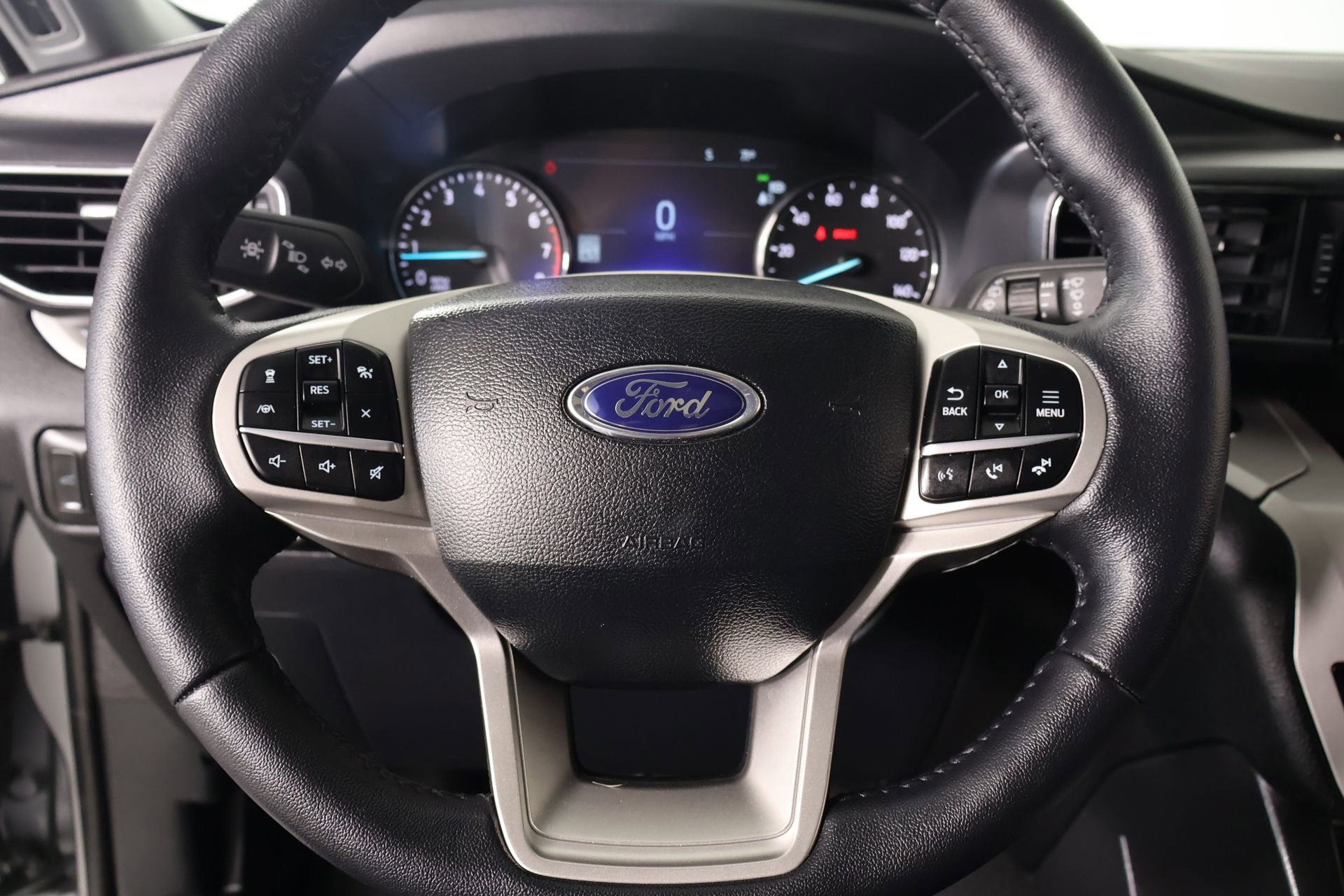 Used 2024 Ford Explorer XLT w/ Equipment Group 202A image 3