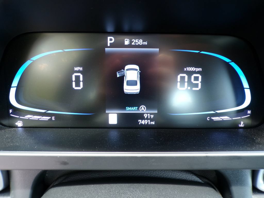 Certified 2025 Hyundai Elantra SE FWD image 24