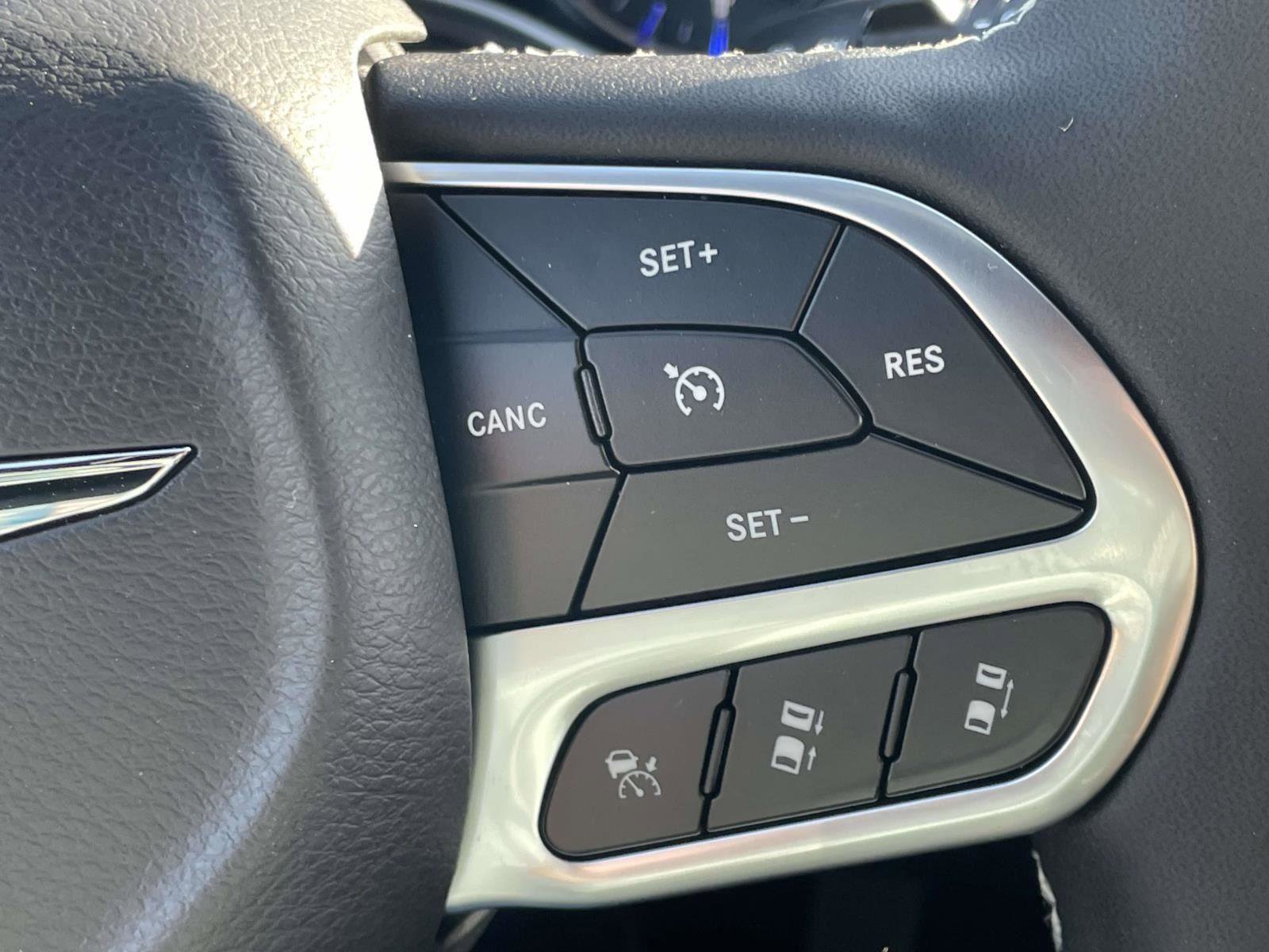 New 2026 Chrysler Pacifica Select FWD image 26