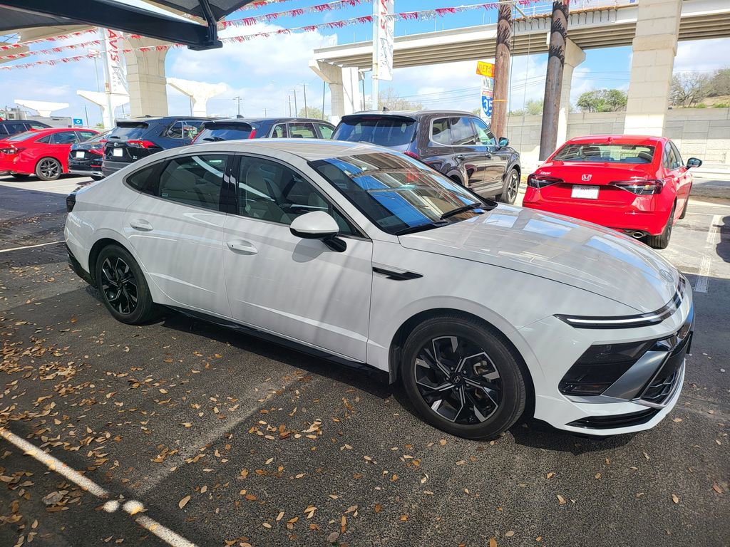 Used 2025 Hyundai Sonata SEL FWD image 11